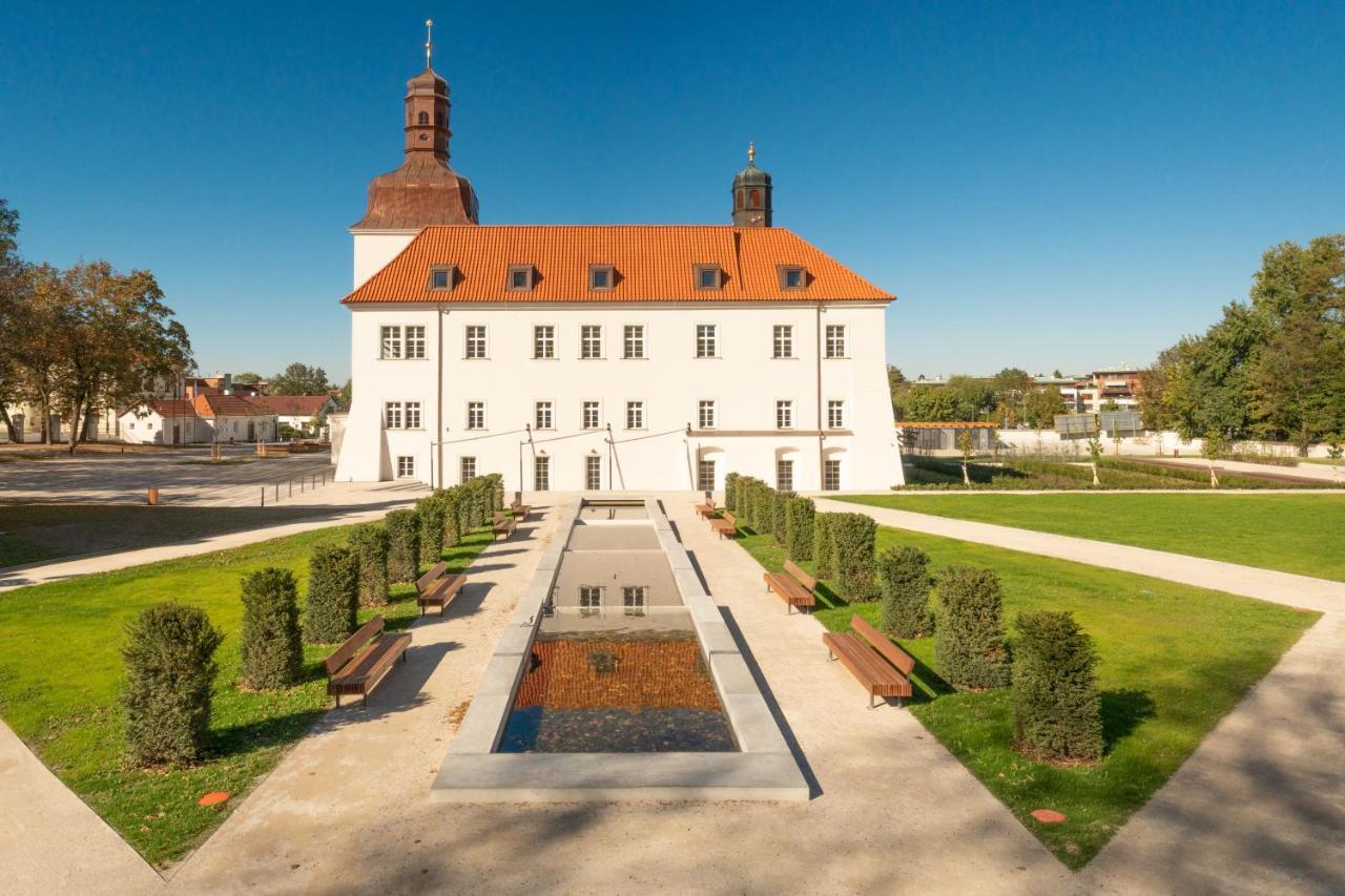 Chateau Clara Futura Dolni Brezany Екстериор снимка